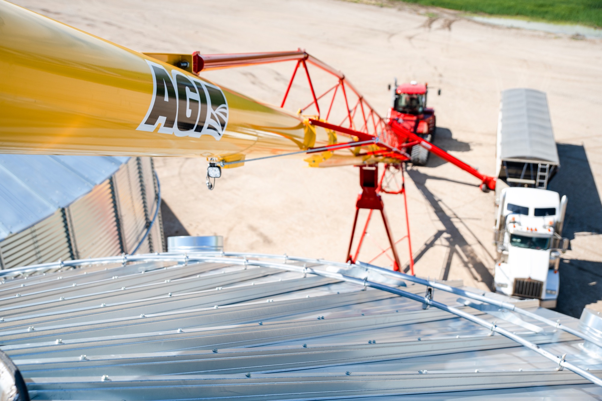 AGI Westfield MKX2 swing-away auger